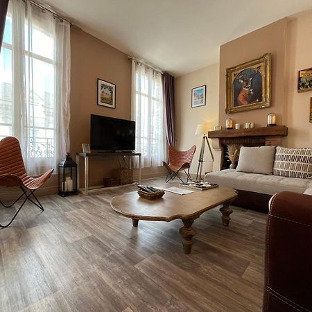 Cote Chateau - Grand Appartement Au Coeur De Μπλουά Εξωτερικό φωτογραφία